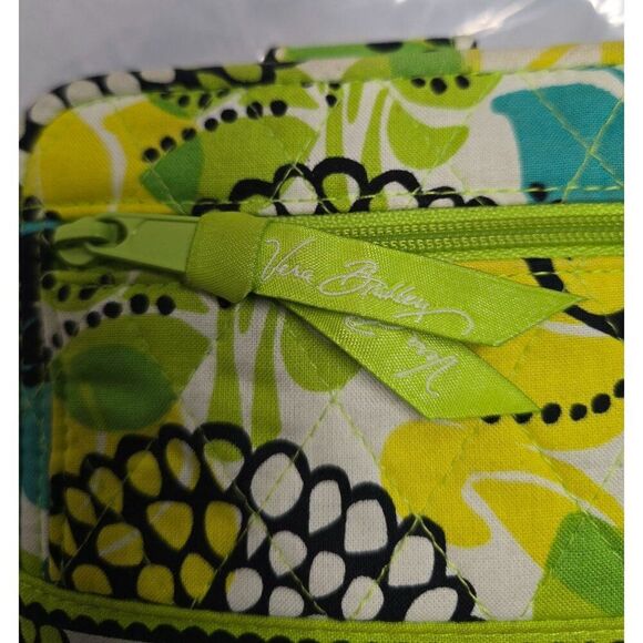 Vera Bradley Womens Floral Quilted Wallet With Snap Closure & Zipper Pocket - Picture 3 of 4
